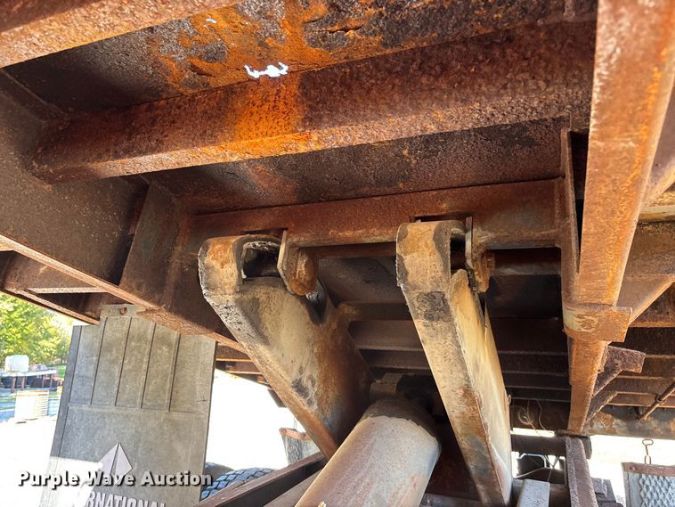 image for item EE4359 1993 Ford F800 dump truck