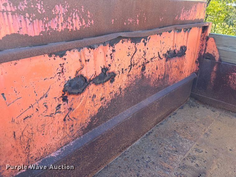 image for item EE4359 1993 Ford F800 dump truck