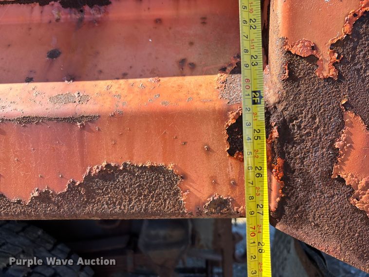 image for item EE4359 1993 Ford F800 dump truck