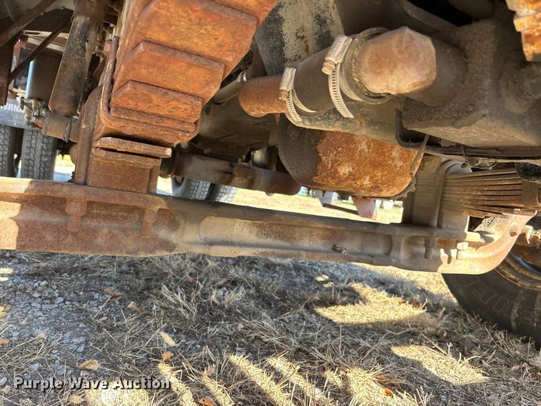 image for item EE4359 1993 Ford F800 dump truck