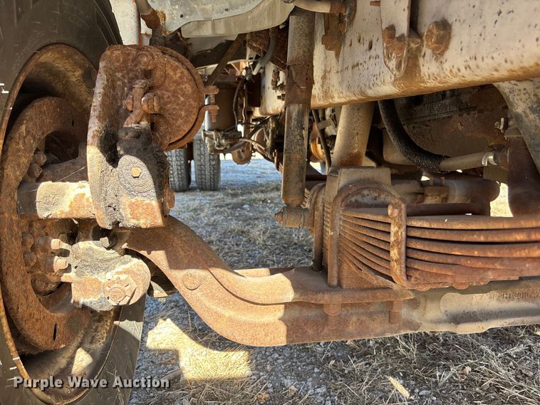 image for item EE4359 1993 Ford F800 dump truck