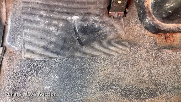 image for item EE4359 1993 Ford F800 dump truck