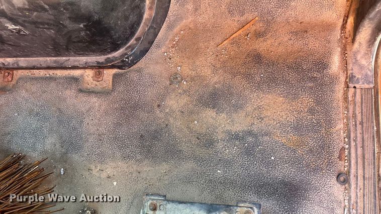 image for item EE4359 1993 Ford F800 dump truck