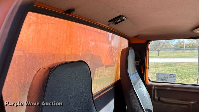 image for item EE4359 1993 Ford F800 dump truck