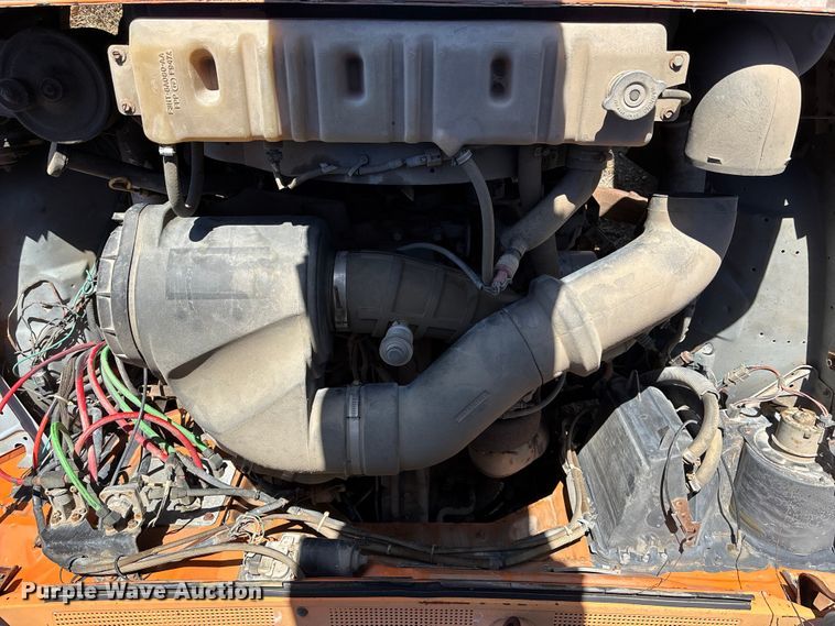 image for item EE4359 1993 Ford F800 dump truck