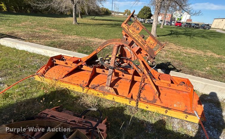 image for item EE4359 1993 Ford F800 dump truck