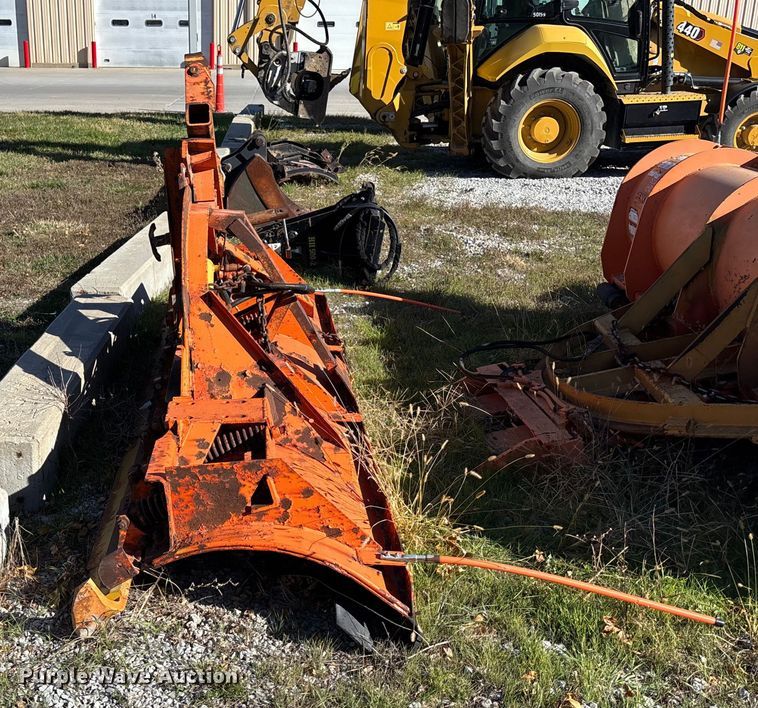 image for item EE4359 1993 Ford F800 dump truck