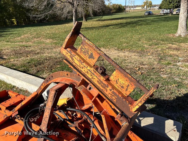 image for item EE4359 1993 Ford F800 dump truck