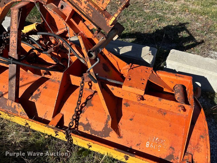 image for item EE4359 1993 Ford F800 dump truck