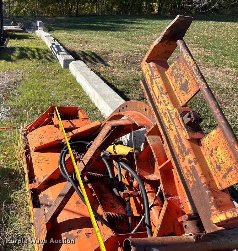 image for item EE4359 1993 Ford F800 dump truck