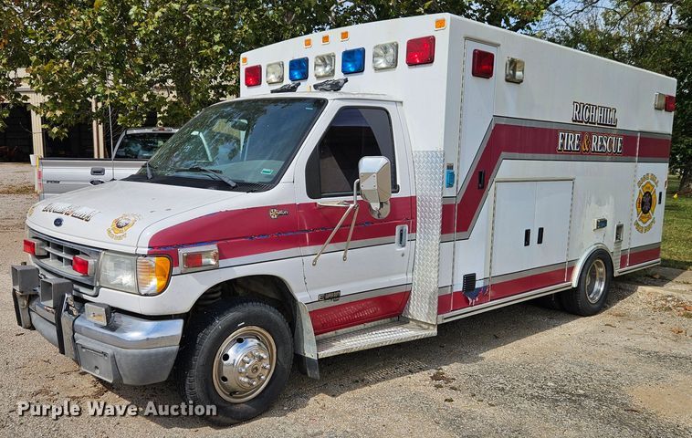 image for item EJ0071 1999 Ford E450 ambulance