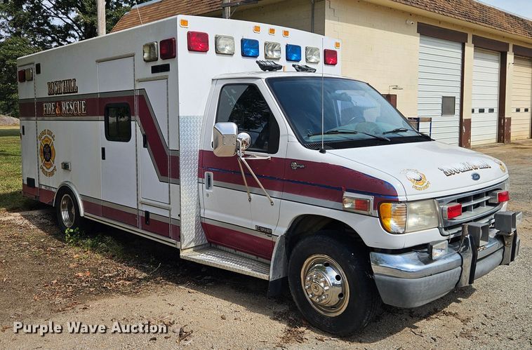 image for item EJ0071 1999 Ford E450 ambulance