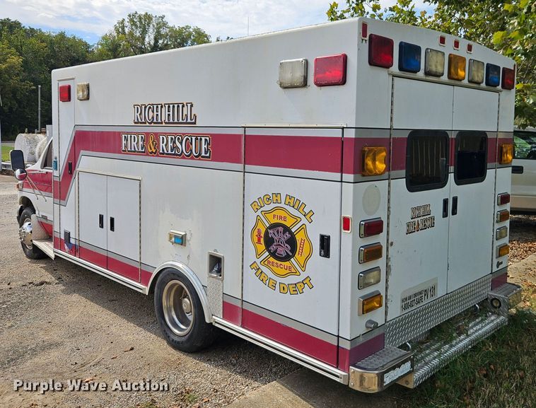 image for item EJ0071 1999 Ford E450 ambulance
