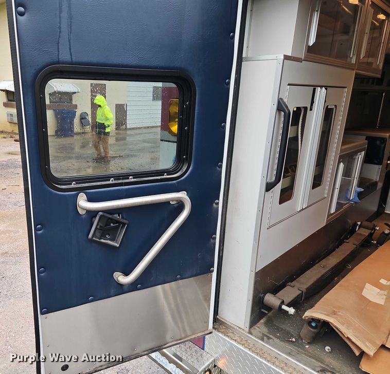 image for item EJ0071 1999 Ford E450 ambulance