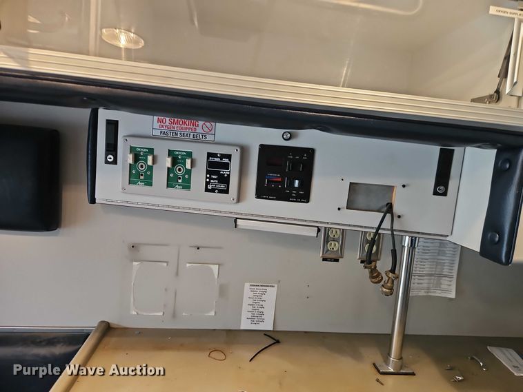 image for item EJ0071 1999 Ford E450 ambulance