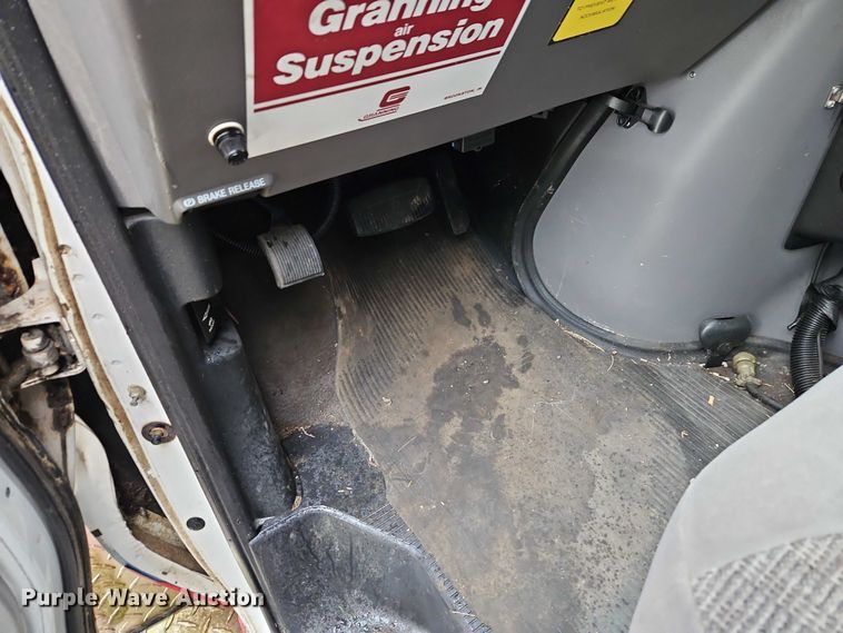 image for item EJ0071 1999 Ford E450 ambulance