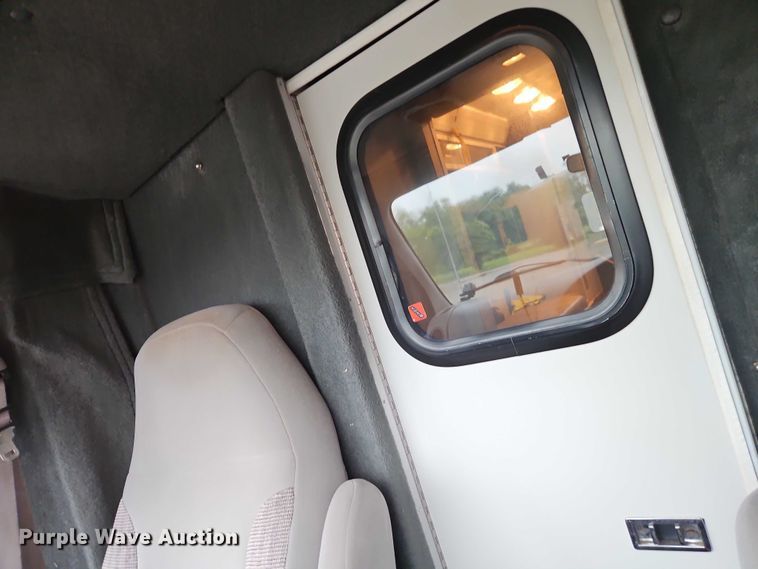 image for item EJ0071 1999 Ford E450 ambulance