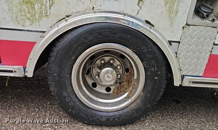 image for item EJ0071 1999 Ford E450 ambulance