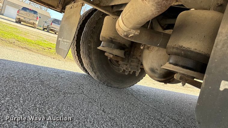 image for item EN0113 2001 Frightliner Thomas  bus