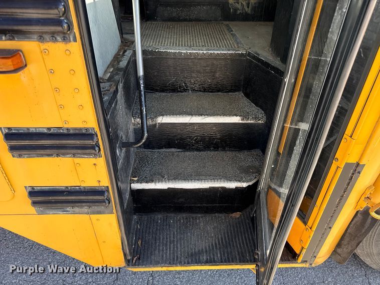 image for item EN0113 2001 Frightliner Thomas  bus