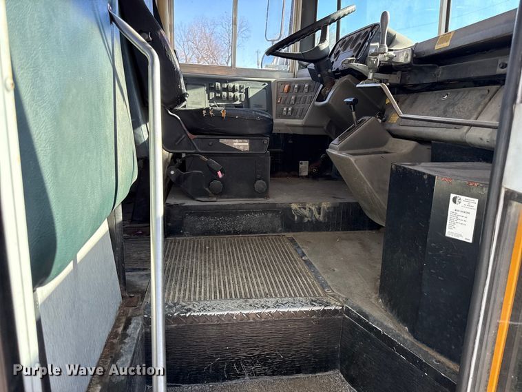 image for item EN0113 2001 Frightliner Thomas  bus