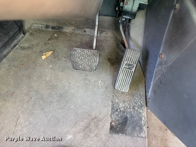 image for item EN0113 2001 Frightliner Thomas  bus