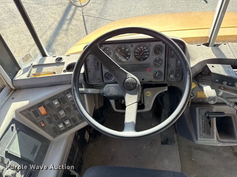 image for item EN0113 2001 Frightliner Thomas  bus