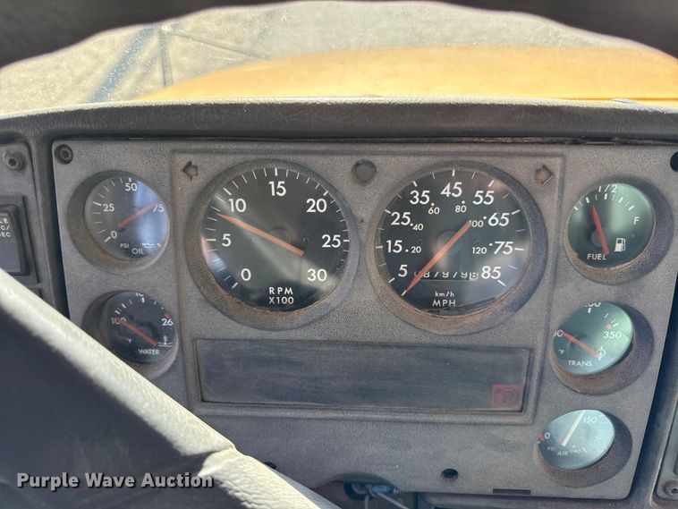 image for item EN0113 2001 Frightliner Thomas  bus