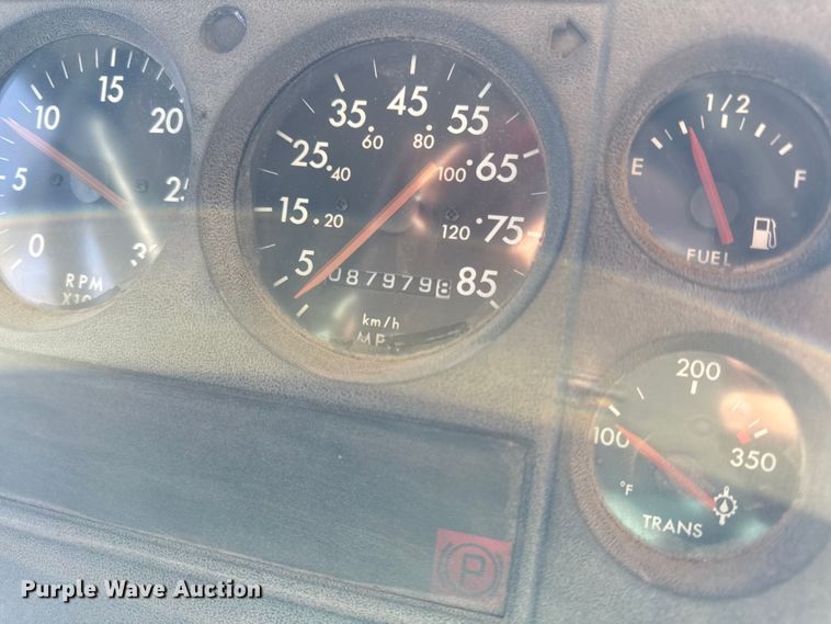 image for item EN0113 2001 Frightliner Thomas  bus