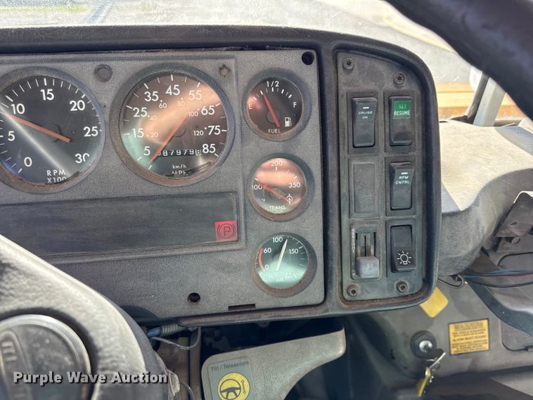 image for item EN0113 2001 Frightliner Thomas  bus