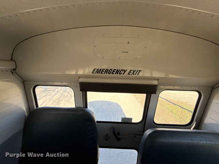 image for item EN0113 2001 Frightliner Thomas  bus