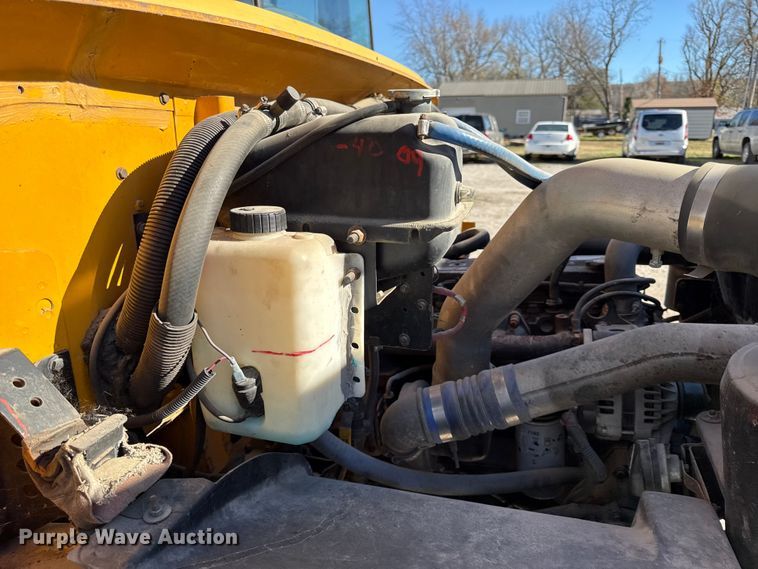 image for item EN0113 2001 Frightliner Thomas  bus