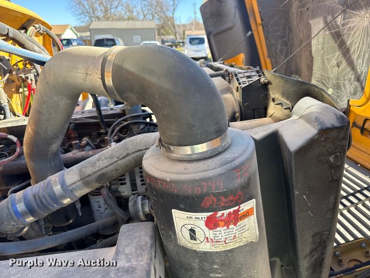 image for item EN0113 2001 Frightliner Thomas  bus