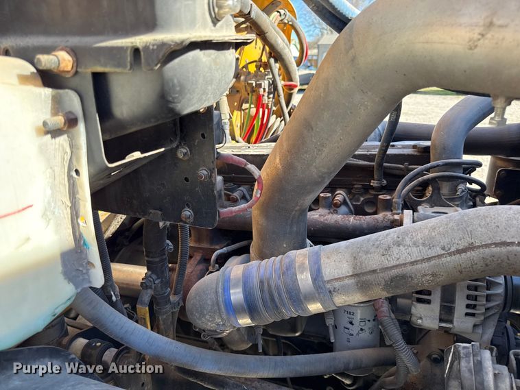 image for item EN0113 2001 Frightliner Thomas  bus