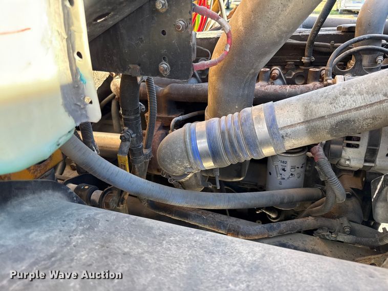 image for item EN0113 2001 Frightliner Thomas  bus