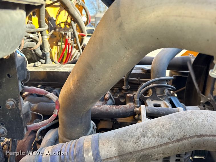 image for item EN0113 2001 Frightliner Thomas  bus