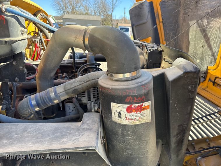 image for item EN0113 2001 Frightliner Thomas  bus