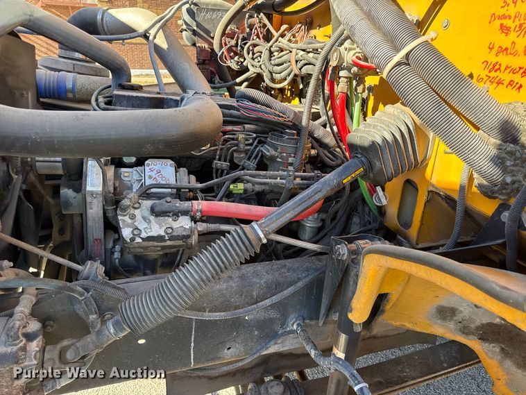 image for item EN0113 2001 Frightliner Thomas  bus