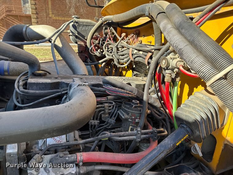 image for item EN0113 2001 Frightliner Thomas  bus