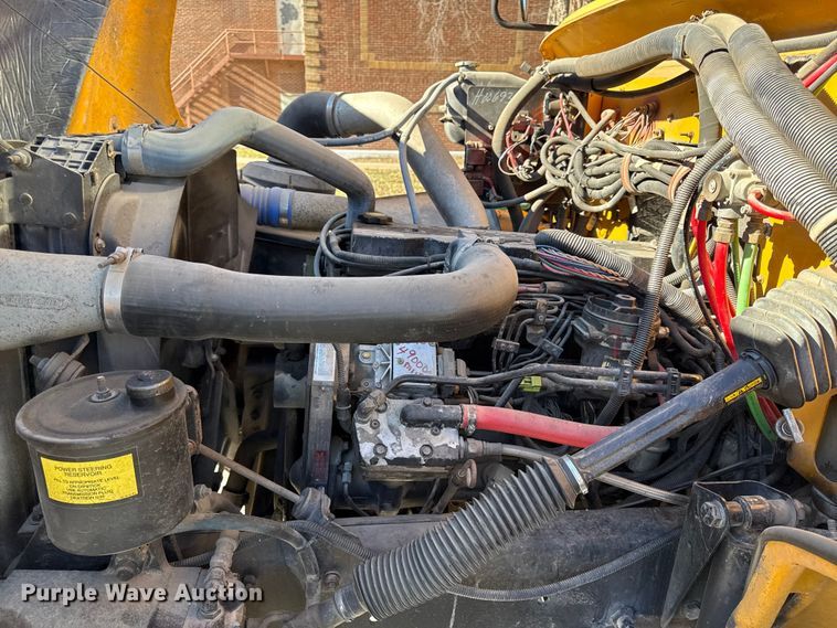 image for item EN0113 2001 Frightliner Thomas  bus