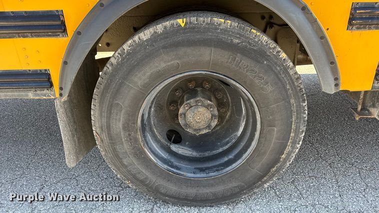 image for item EN0113 2001 Frightliner Thomas  bus