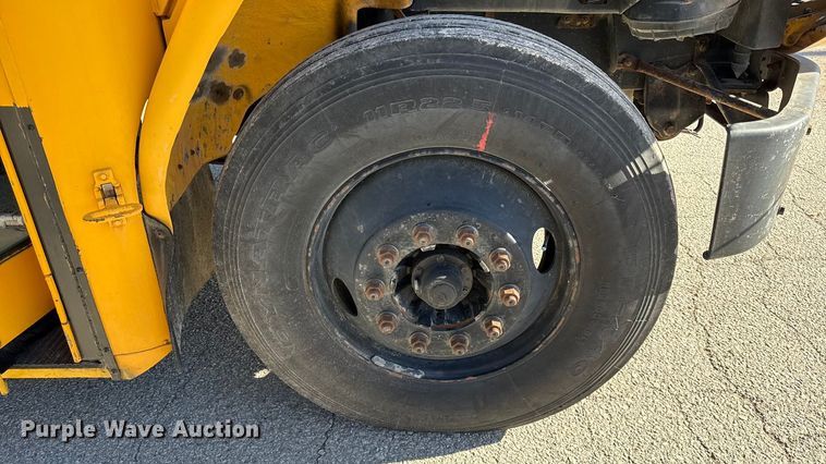 image for item EN0113 2001 Frightliner Thomas  bus