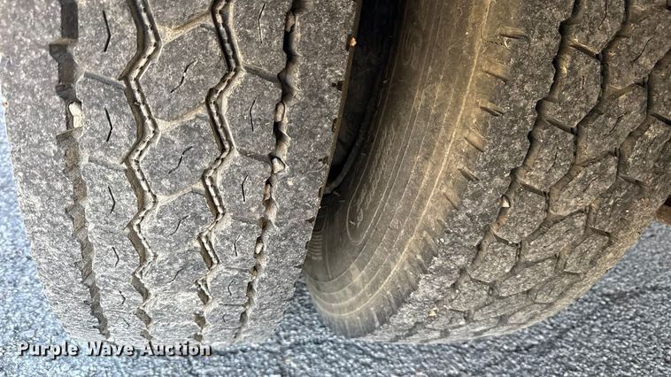 image for item EN0113 2001 Frightliner Thomas  bus