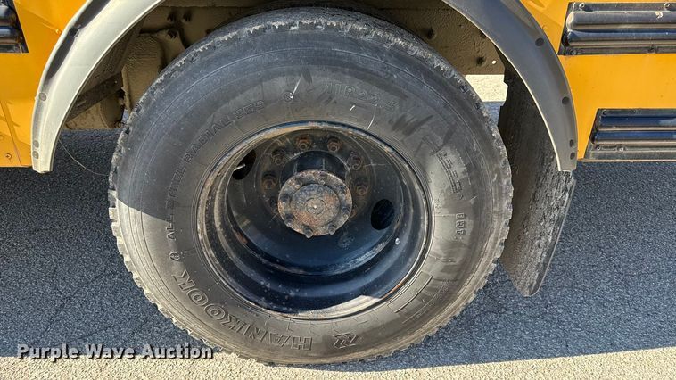 image for item EN0113 2001 Frightliner Thomas  bus