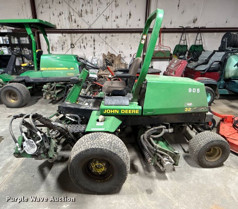 image for item EN0125 John Deere 3235A greens mower
