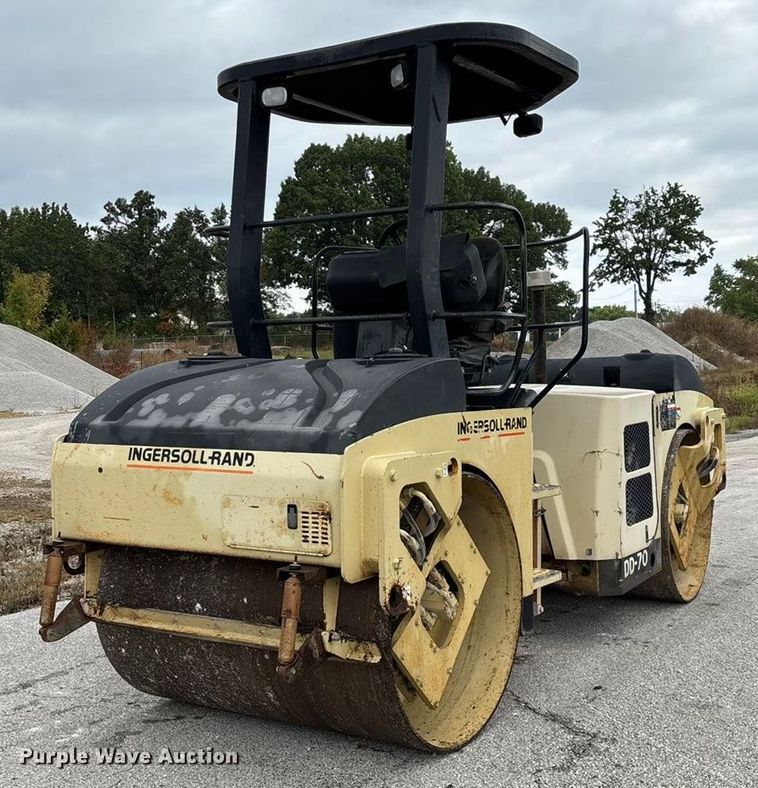 image for item EN5620 1999 Ingersoll Rand DD-70 double drum vibratory roller