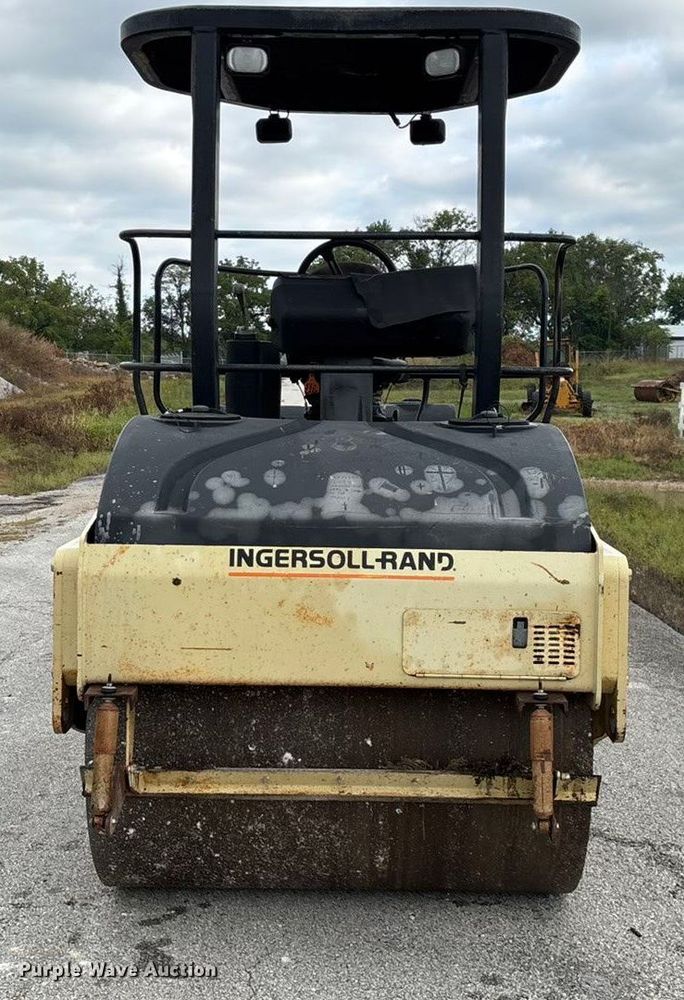 image for item EN5620 1999 Ingersoll Rand DD-70 double drum vibratory roller