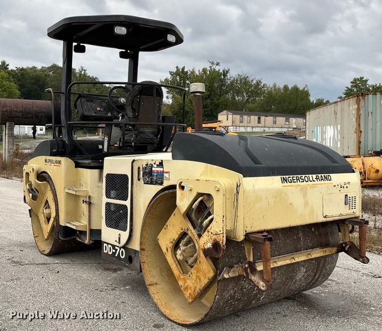 image for item EN5620 1999 Ingersoll Rand DD-70 double drum vibratory roller