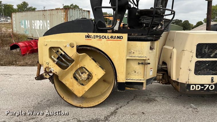 image for item EN5620 1999 Ingersoll Rand DD-70 double drum vibratory roller