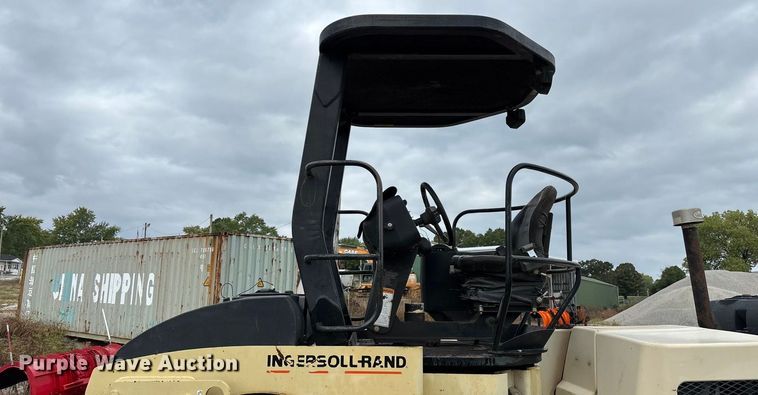 image for item EN5620 1999 Ingersoll Rand DD-70 double drum vibratory roller